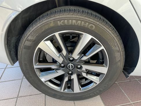 Used 2025 Nissan Versa SV image 28