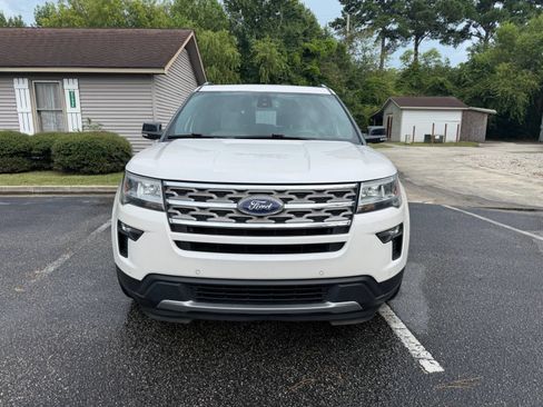 Used 2018 Ford Explorer XLT w/ Equipment Group 202A FWD image 2