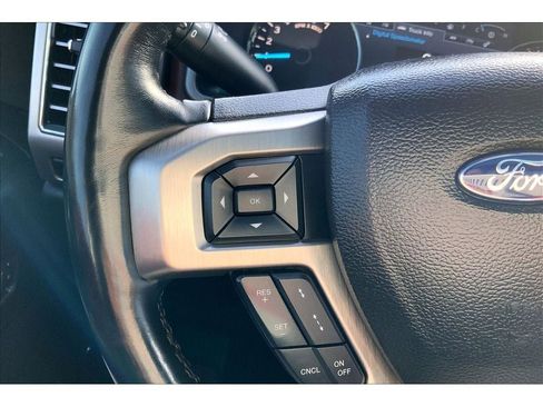 Used 2018 Ford F150 Platinum w/ Equipment Group 701A Luxury image 20