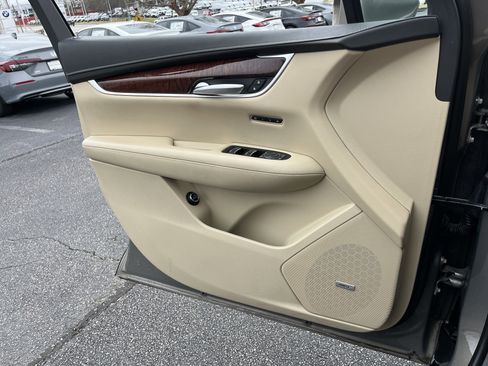 Used 2018 Cadillac XT5 Luxury w/ LPO, Wheel Lock Package image 13