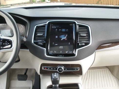 Used 2016 Volvo XC90 T6 Momentum w/ Momentum Plus Package AWD/4WD image 39