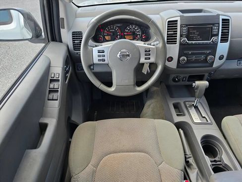 Used 2017 Nissan Frontier SV AWD/4WD image 3