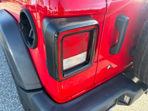 Used 2018 Jeep Wrangler Unlimited Sport S AWD/4WD image 11