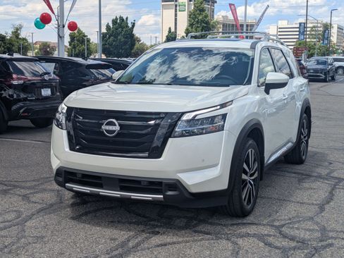Used 2024 Nissan Pathfinder Platinum AWD/4WD image 10