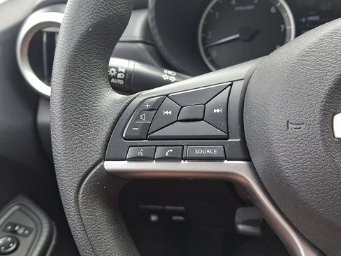 Used 2021 Nissan Versa S FWD image 21