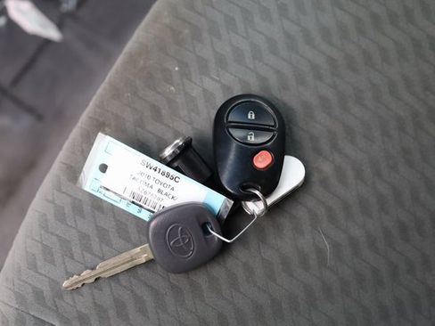 Used 2010 Toyota Tacoma PreRunner image 25