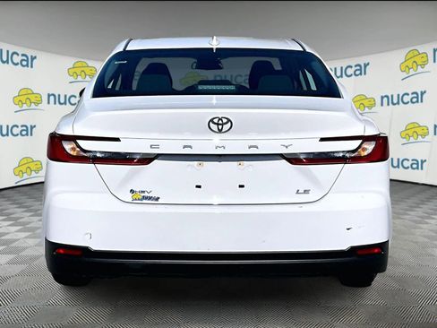 Used 2025 Toyota Camry SE image 5