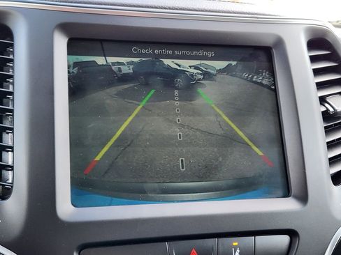 Used 2022 Jeep Cherokee Latitude Lux w/ Sun & Sound Group image 24