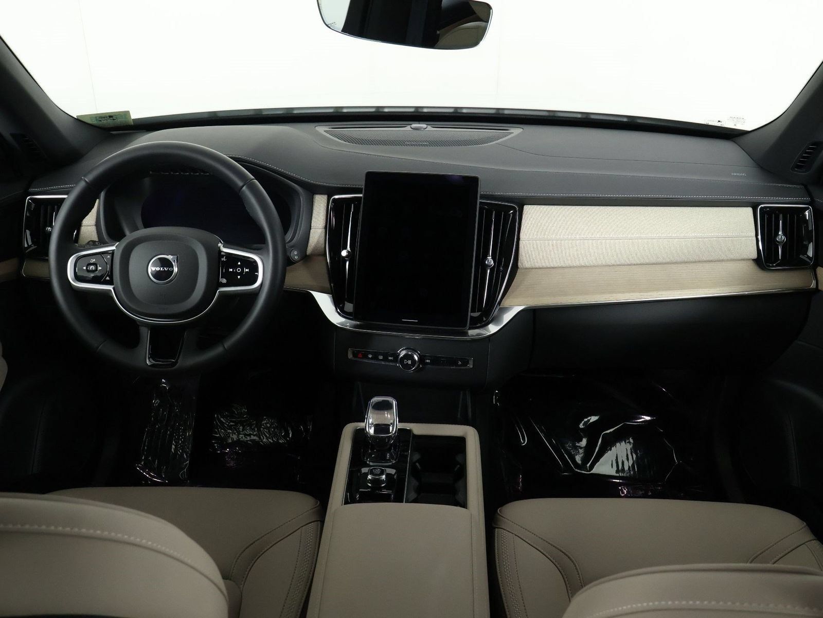 Certified 2026 Volvo XC90 B6 Plus w/ Protection Package AWD/4WD image 7