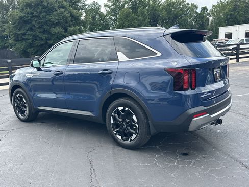 Used 2025 Kia Sorento S w/ Panoramic Sunroof Package FWD image 6