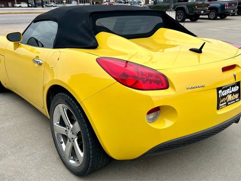 Used 2008 Pontiac Solstice Convertible w/ Premium Package RWD image 5