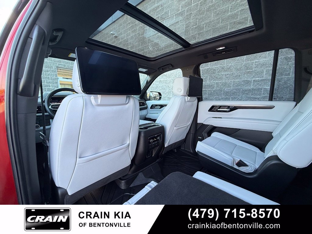 Used 2025 Chevrolet Suburban Premier AWD/4WD image 26