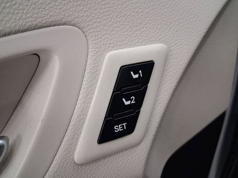 Used 2021 Toyota Sienna Limited image 16