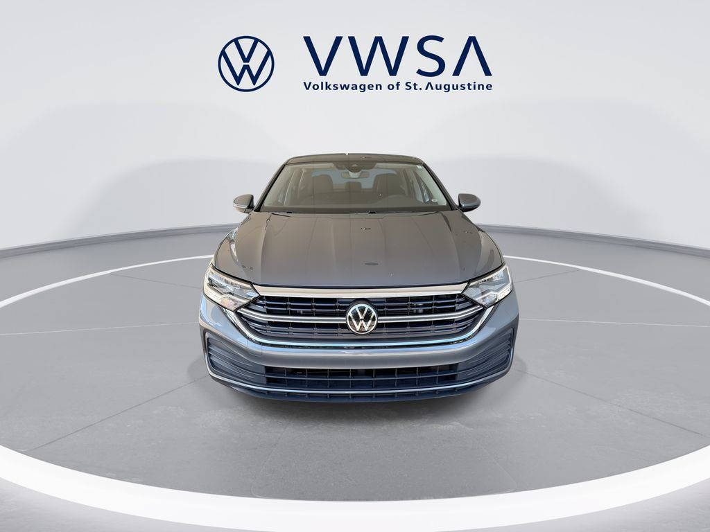 Certified 2023 Volkswagen Jetta SE FWD image 3