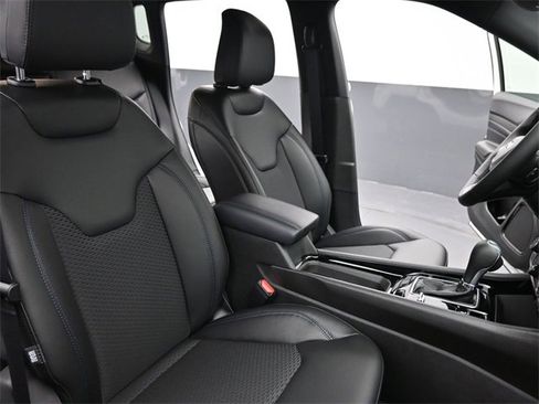 New 2026 Jeep Compass Latitude image 25