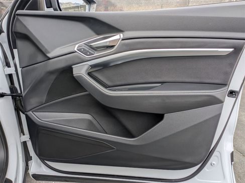 Used 2024 Audi Q8 e-tron Premium image 20