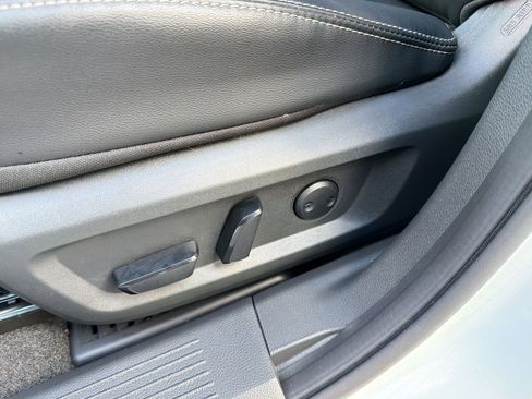 Used 2024 Nissan Rogue SL w/ SL Premium Package image 14