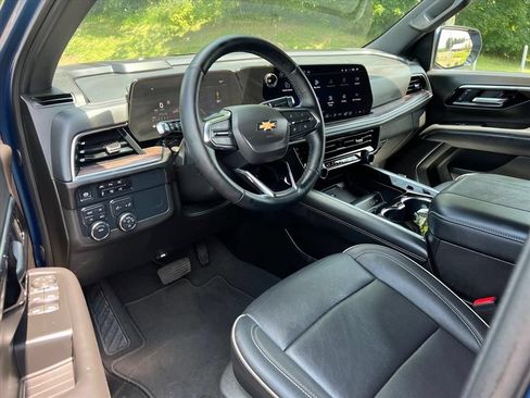 Used 2025 Chevrolet Suburban Premier AWD/4WD image 15