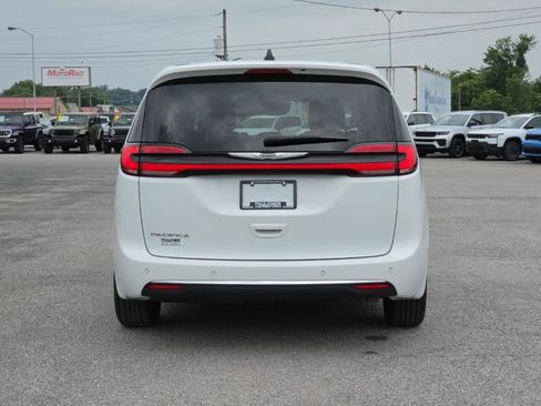 Certified 2023 Chrysler Pacifica Touring-L FWD image 6