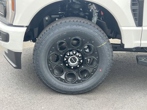 New 2026 Ford F350 Lariat w/ Black Appearance Package image 34