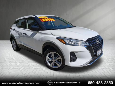 Used 2025 Nissan Kicks Play S image 1
