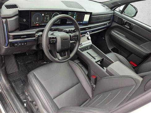 Used 2025 Hyundai Santa Fe Calligraphy FWD image 3