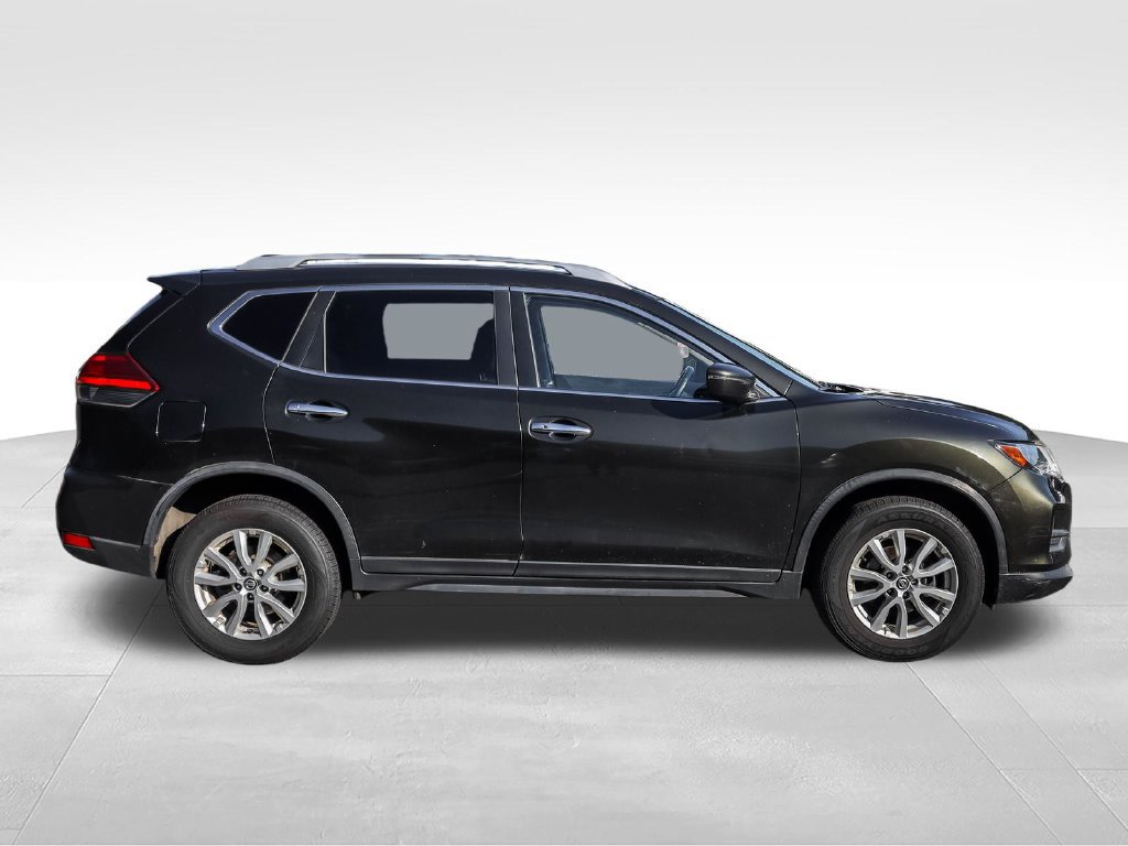 Used 2017 Nissan Rogue SV AWD/4WD image 3