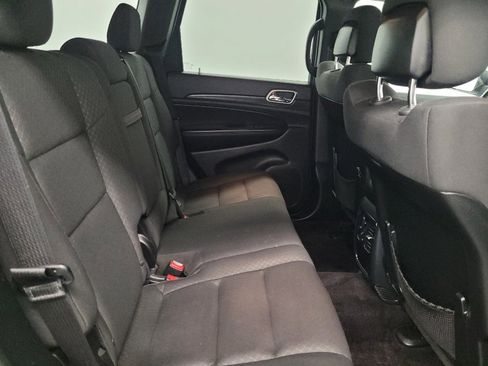 Used 2018 Jeep Grand Cherokee Laredo RWD image 19