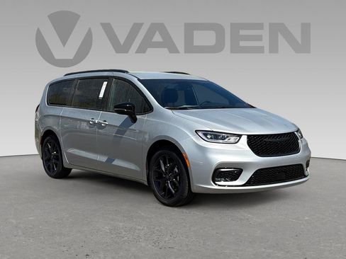 New 2026 Chrysler Pacifica Select image 1