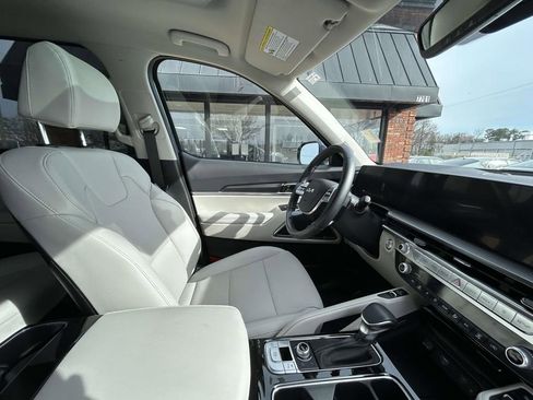 Certified 2024 Kia Telluride S w/ S Sunroof Package image 16