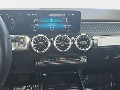 Used 2022 Mercedes-Benz GLB 250 4MATIC image 19