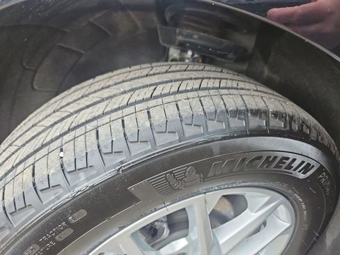 Used 2024 Chevrolet Equinox LT FWD image 27