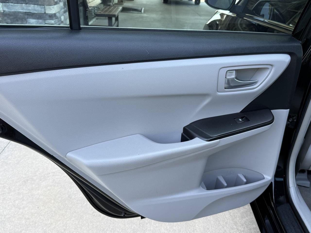 Used 2017 Toyota Camry LE FWD image 11