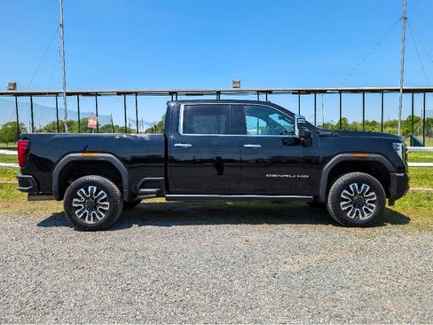 Used 2024 GMC Sierra 2500 Denali Ultimate w/ Max Trailering Package AWD/4WD image 4