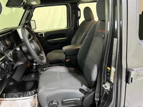 Used 2024 Jeep Gladiator Rubicon w/ Safety Group AWD/4WD image 17