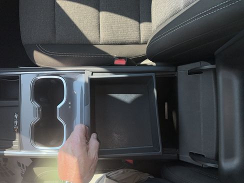 Used 2025 GMC Acadia Elevation FWD image 21