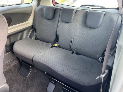 Used 2010 Toyota Yaris 2-Door Hatchback image 24