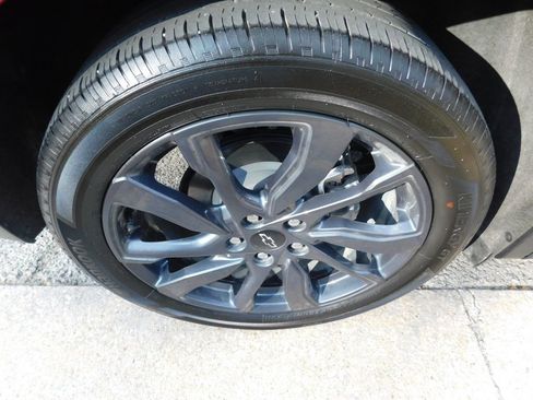 Used 2023 Chevrolet Equinox RS w/ RS Leather Package image 8