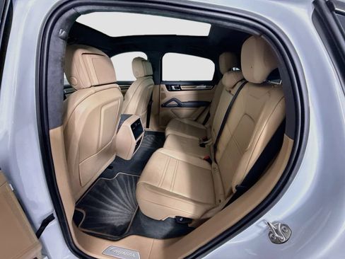 Used 2023 Porsche Cayenne Coupe AWD/4WD image 21