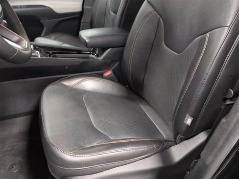 Used 2023 Jeep Compass Limited image 17