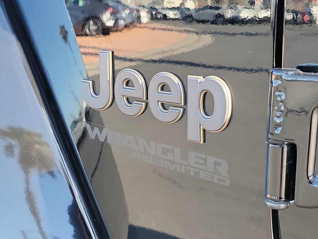 Used 2022 Jeep Wrangler Unlimited Rubicon w/ Dual Top Group AWD/4WD image 27
