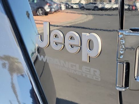 Used 2022 Jeep Wrangler Unlimited Rubicon w/ Dual Top Group AWD/4WD image 27