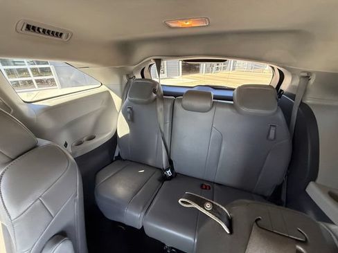 Used 2021 Toyota Sienna XLE FWD image 28