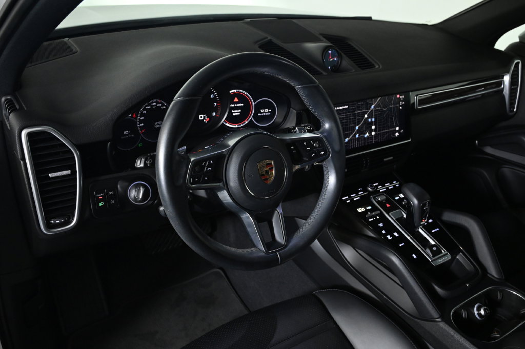 Used 2023 Porsche Cayenne w/ Premium Package AWD/4WD image 4