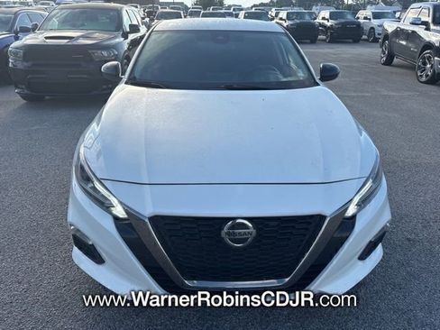 Used 2022 Nissan Altima 2.5 SR FWD image 2