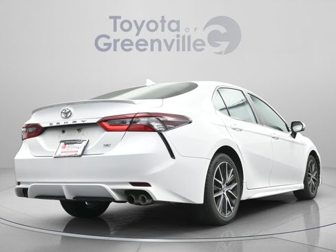 Used 2024 Toyota Camry SE image 16