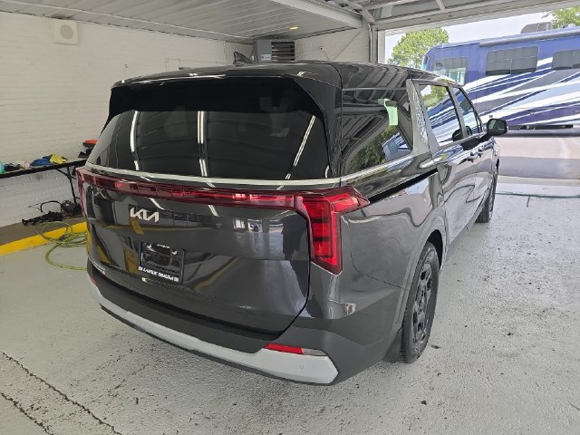 Certified 2025 Kia Carnival FWD image 5
