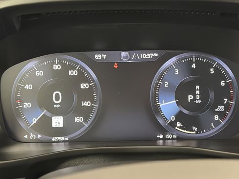 Used 2021 Volvo XC40 T5 Momentum w/ Premium Package image 19