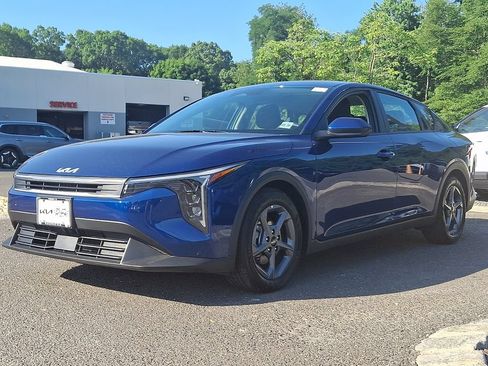 Certified 2025 Kia K4 FWD image 3