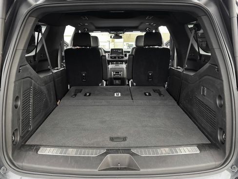 Used 2021 Chevrolet Suburban Z71 image 11